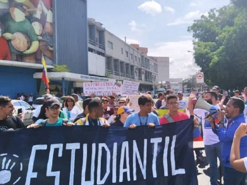Universitarios venezolanos siguen denunciando la violación de sus derechos laborales